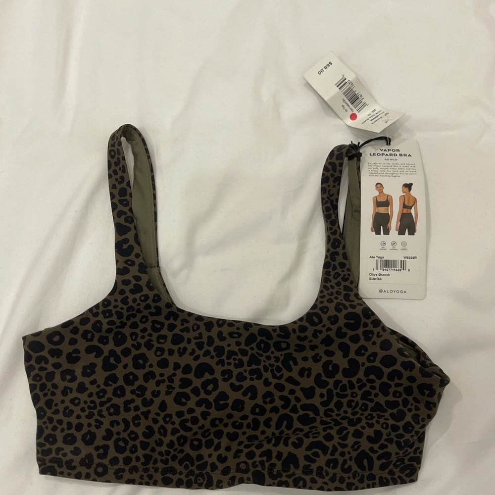 Alo Yoga Vapor Bra in Leopard Print